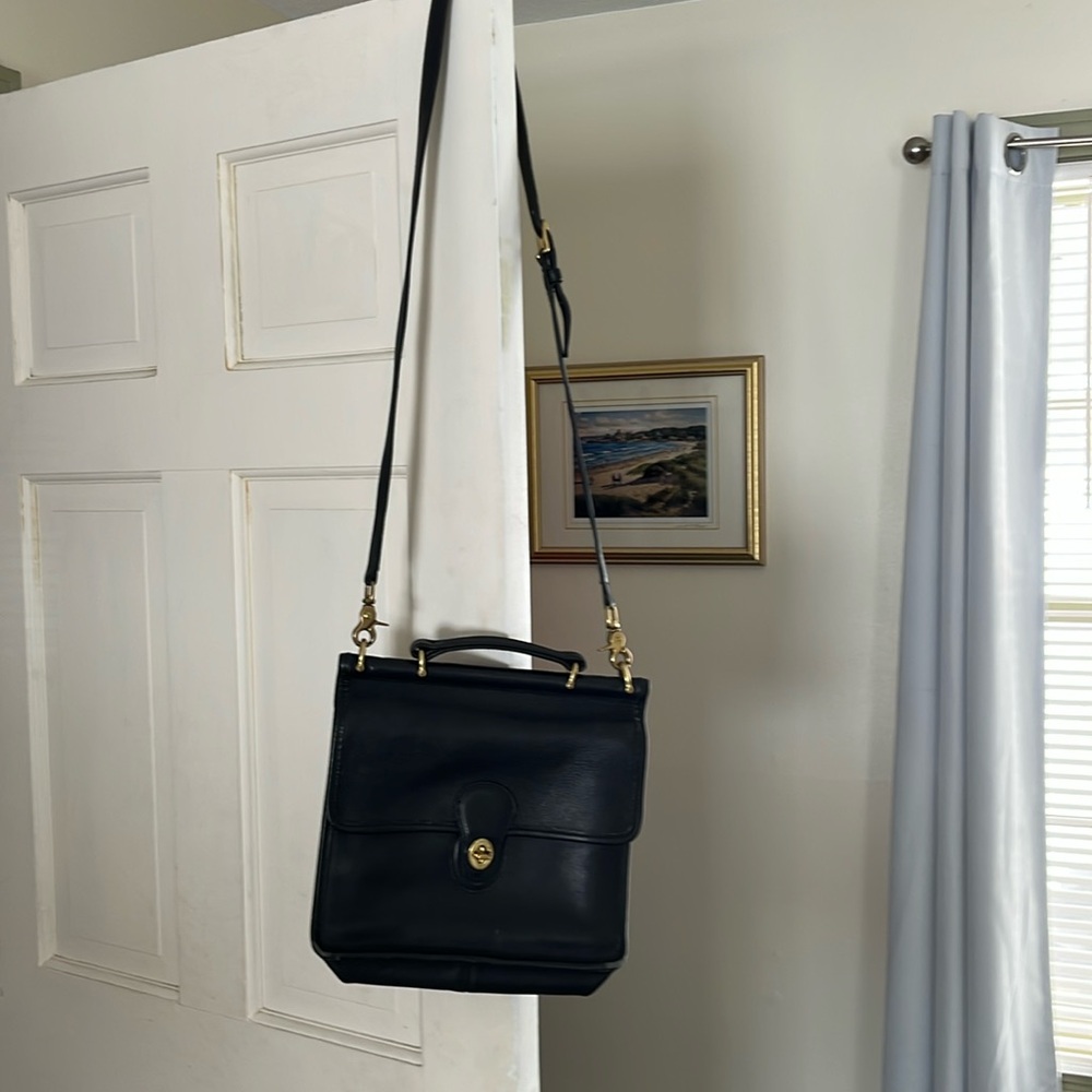 Black vintage Willis bag